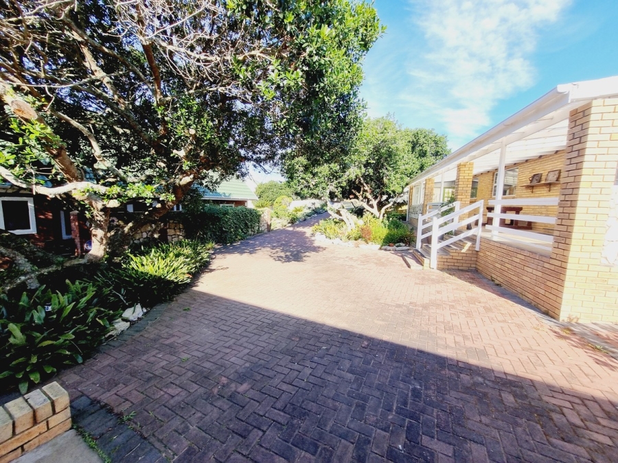 3 Bedroom Property for Sale in Stilbaai Wes Western Cape